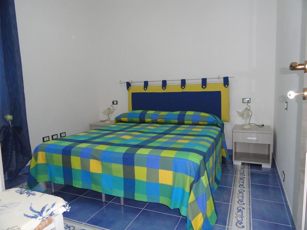 Chiaia Apartments Ponza Habitación foto